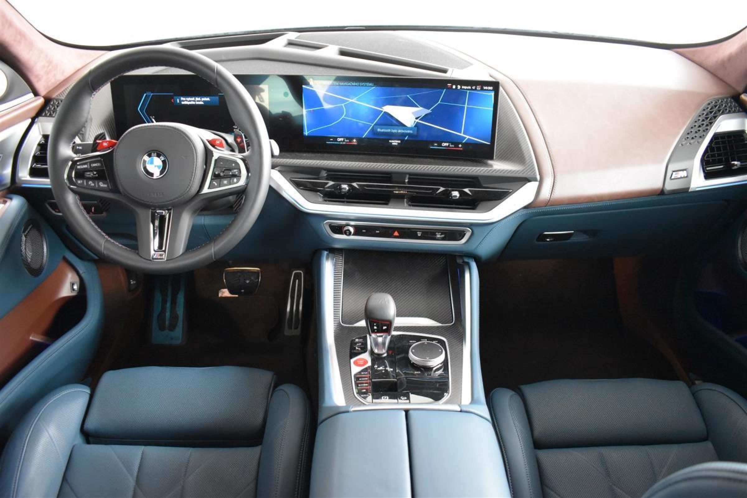 BMW XM | V8 biturbo hybrid 650 koní | české předváděcí auto | skladem | zelená specifikace | maximální výbava | super cena | nákup online na AUTOiBUY.com